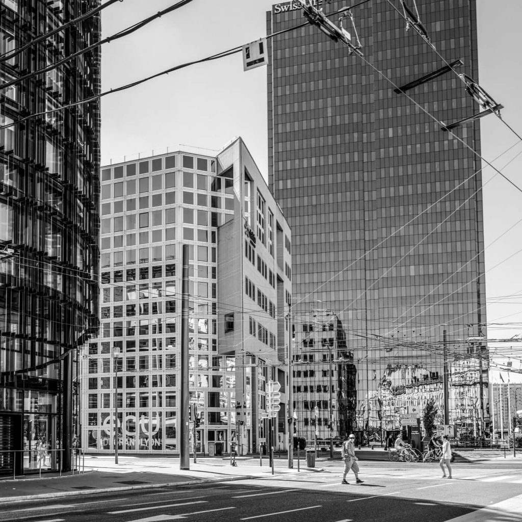 Photo en noir et blanc de la Cour Lafayette dans le quartier de la Part-Dieu à Lyon.