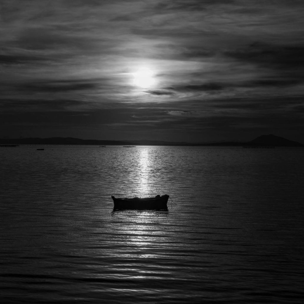 Photo en noir et blanc du MAC de Bizerte en Tunisie.