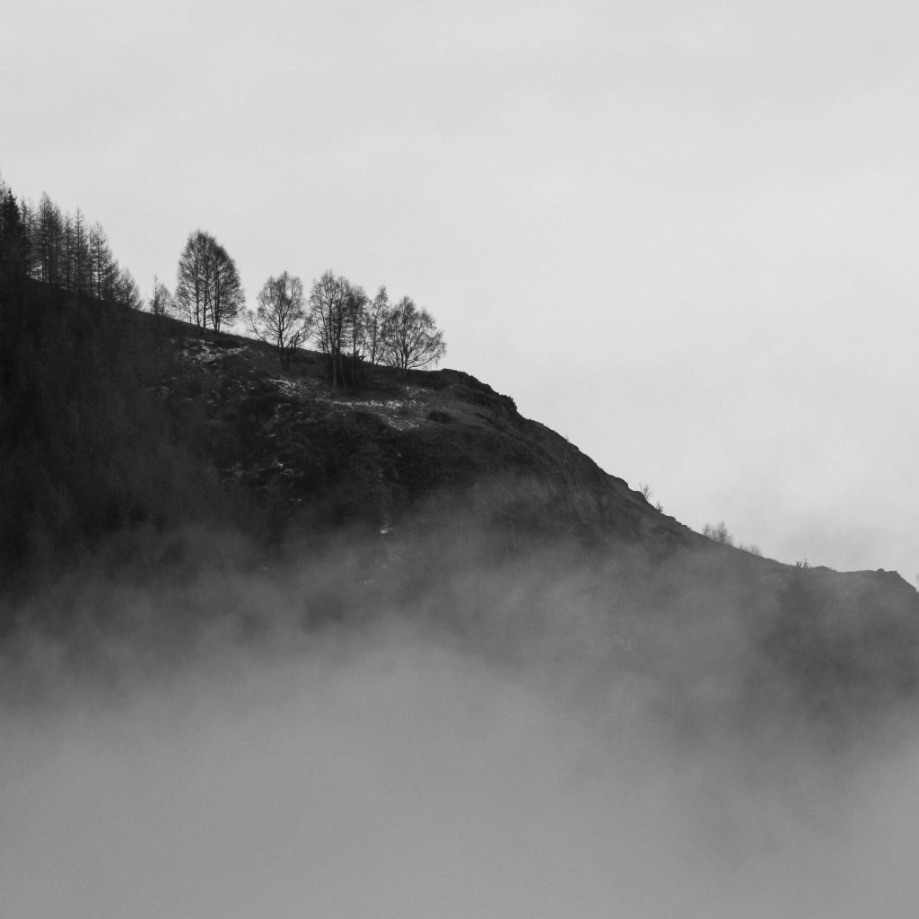 Photo en noir et blanc des Deux Alpes en Isère.